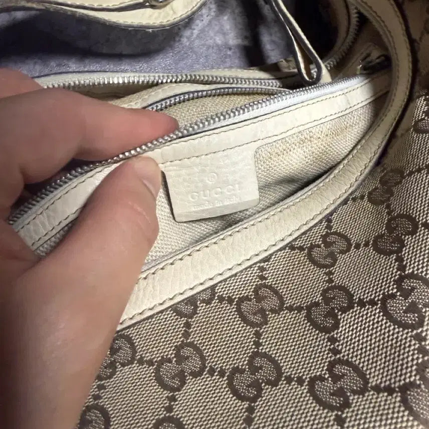 [BUNJANG] Gucci GG Logo Shoulder Bag / 구찌 GG로고 숄더백