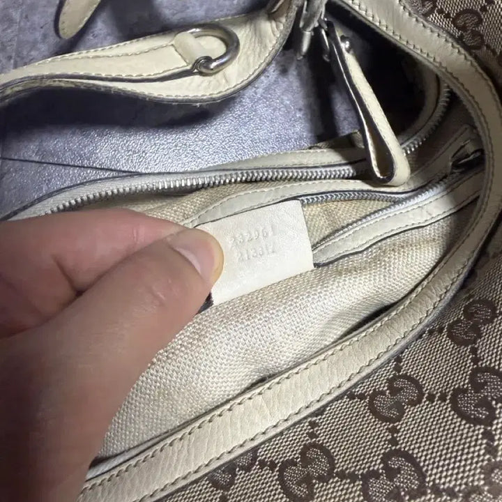 [BUNJANG] Gucci GG Logo Shoulder Bag / 구찌 GG로고 숄더백
