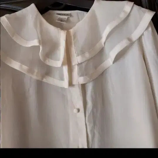 [BUNJANG] Ivory Frill Blouse / 아이보리 프릴 블라우스