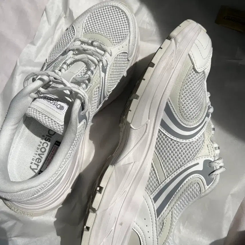 [BUNJANG] Discovery Breeze V2 Sneakers / 디스커버리 브리즈 V2 (250mm)