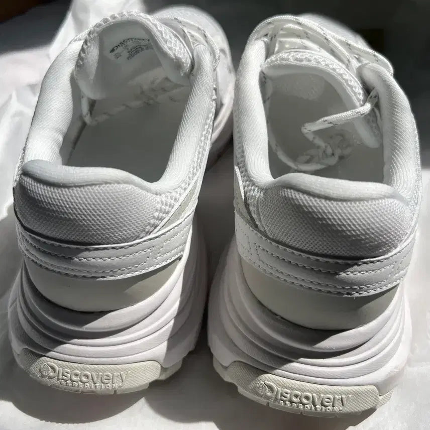 [BUNJANG] Discovery Breeze V2 Sneakers / 디스커버리 브리즈 V2 (250mm)