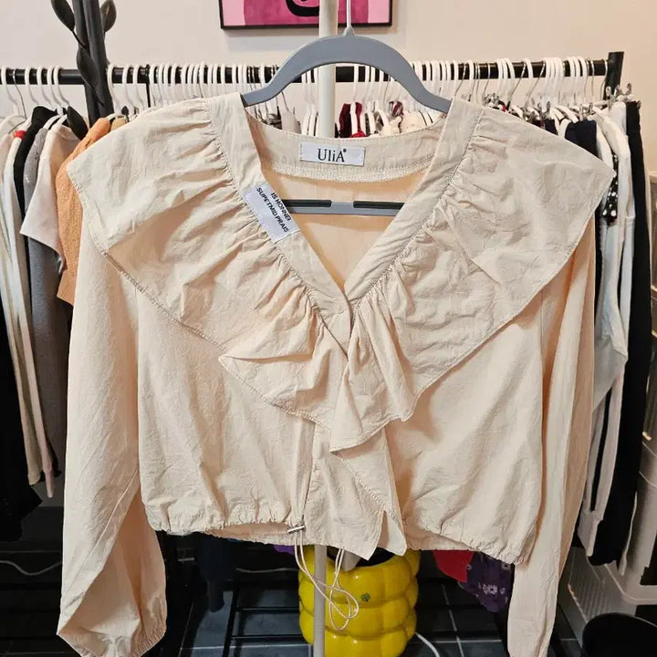 [SOLD OUT] Ulla 프릴 블라우스 크롭 기장 바지 세트