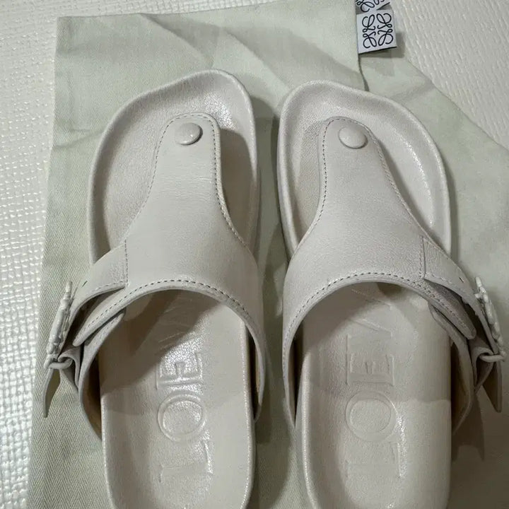 [BUNJANG] Loewe Flip-Flop Sandals / 로에베 샌들