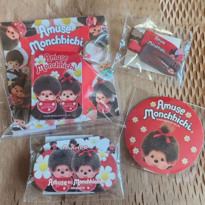 [SOLD OUT] 어뮤즈 몬치치 틴케이스 키링 &amp; 헤어핀 &amp; 헤어 시트 &amp; 빅 스티커