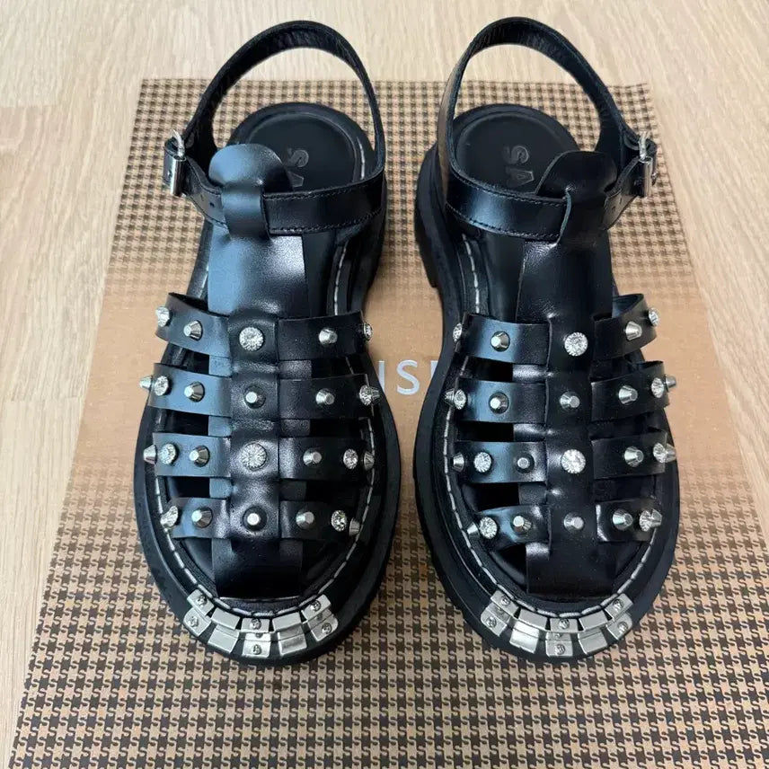 [BUNJANG] Sandro Studded Leather Sandals (240) / 산드로 스터드 레더 샌들(240)