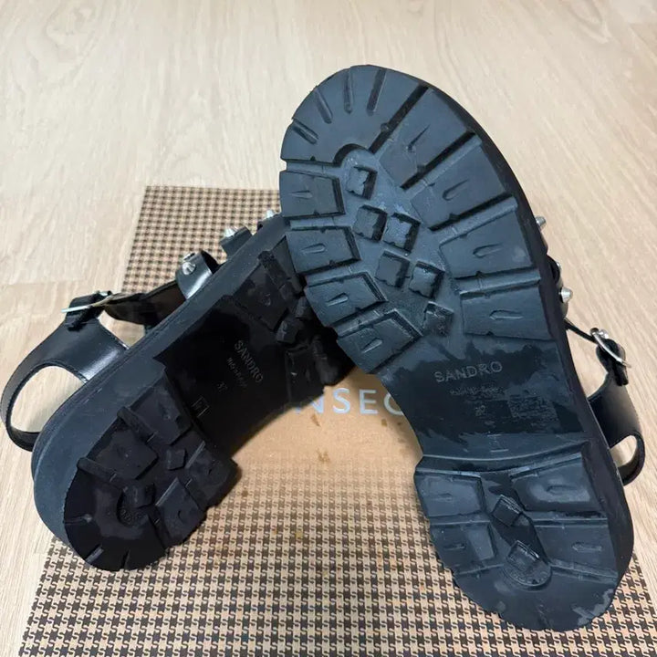 [BUNJANG] Sandro Studded Leather Sandals (240) / 산드로 스터드 레더 샌들(240)