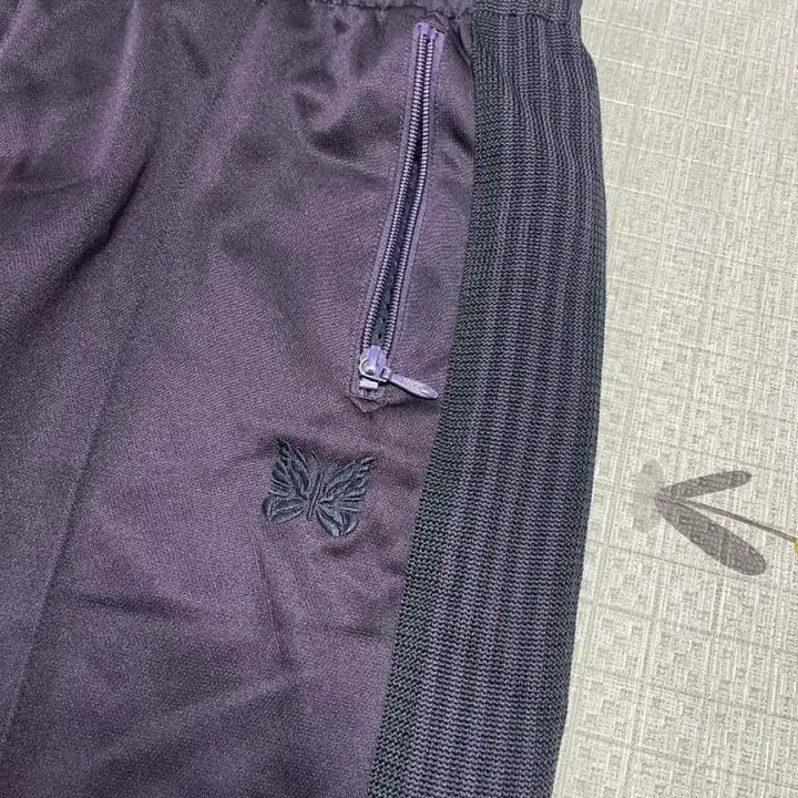 [BUNJANG] Needles Trackpants Straight Dark Purple L / 니들스 트랙팬츠 스트레이트 다크퍼플 L