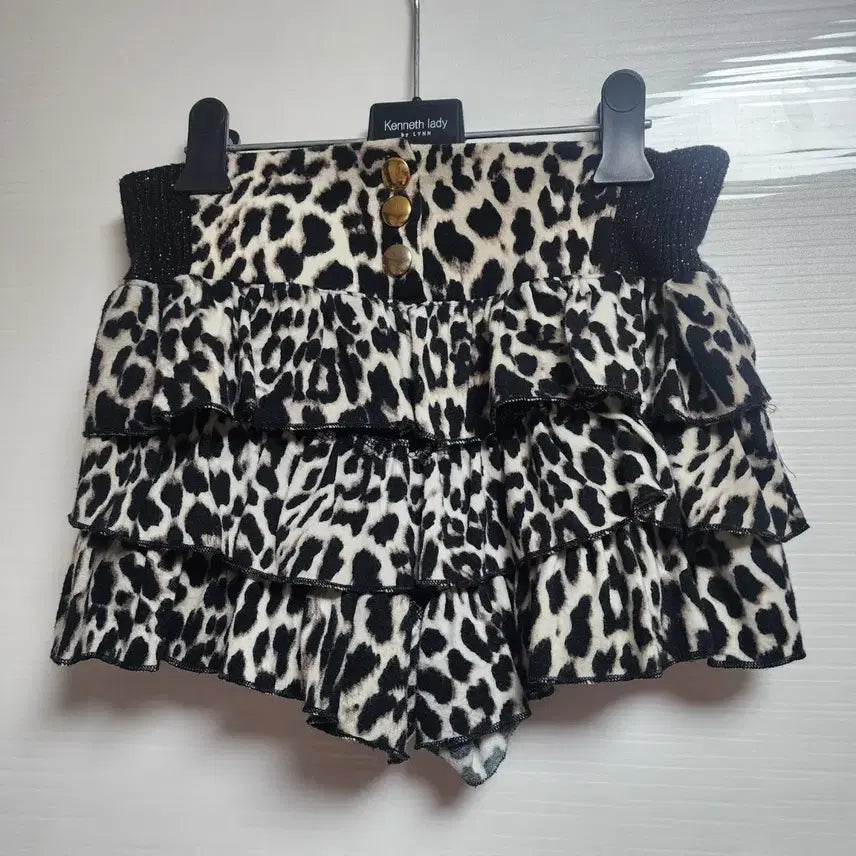 [BUNJANG] Leopard Print Ruffle Shorts / 레오파드 프릴 반바지