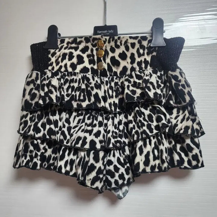[BUNJANG] Leopard Print Ruffle Shorts / 레오파드 프릴 반바지