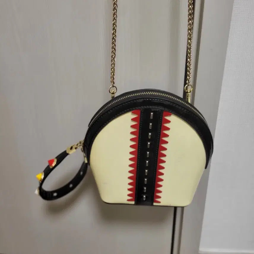 [BUNJANG] Ivory Chain Mini Crossbody Bag / 아이보리색 체인 미니 크로스백