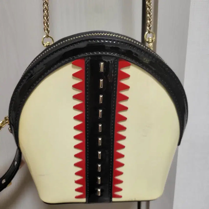 [BUNJANG] Ivory Chain Mini Crossbody Bag / 아이보리색 체인 미니 크로스백