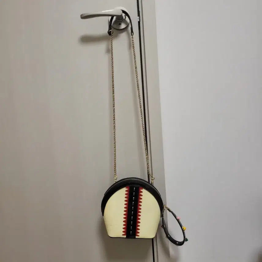 [BUNJANG] Ivory Chain Mini Crossbody Bag / 아이보리색 체인 미니 크로스백