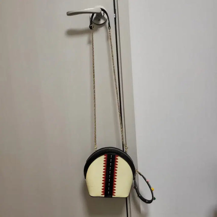 [BUNJANG] Ivory Chain Mini Crossbody Bag / 아이보리색 체인 미니 크로스백