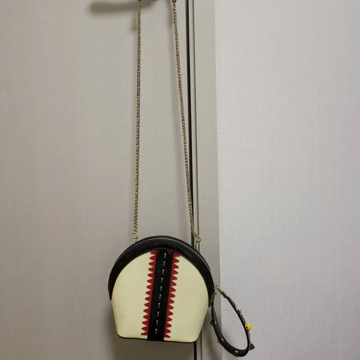 [BUNJANG] Ivory Chain Mini Crossbody Bag / 아이보리색 체인 미니 크로스백