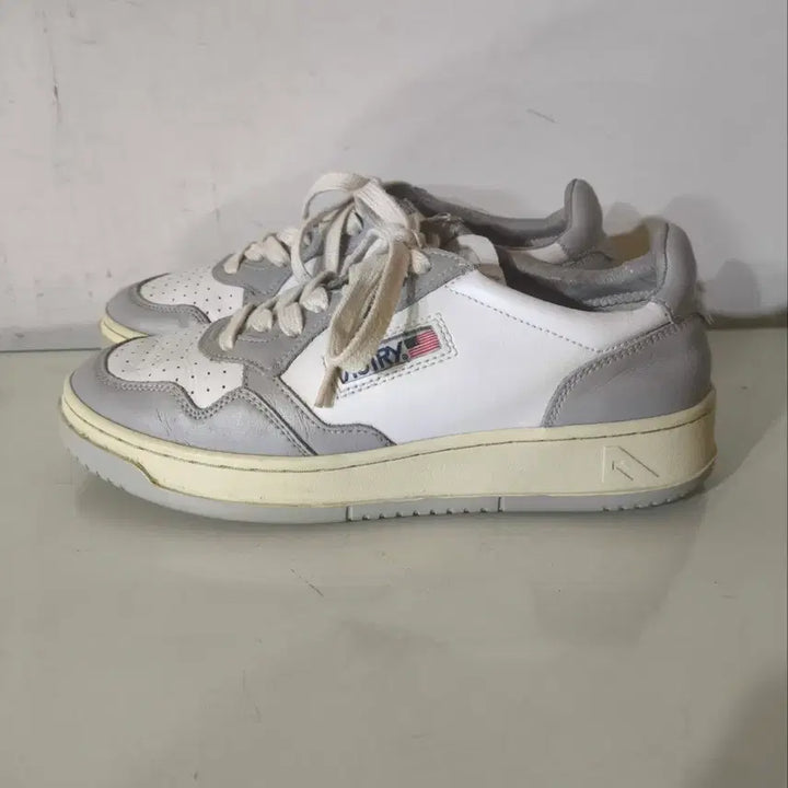 [BUNJANG] Autry Medalist Sneakers 260mm / 260mm 40 오트리 메달리스트 스니커즈