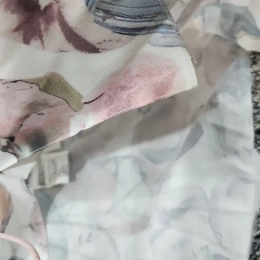 [BUNJANG] Kuho Frill Neck Sleeveless Blouse / 구호 프릴넥나시 블라우스 55