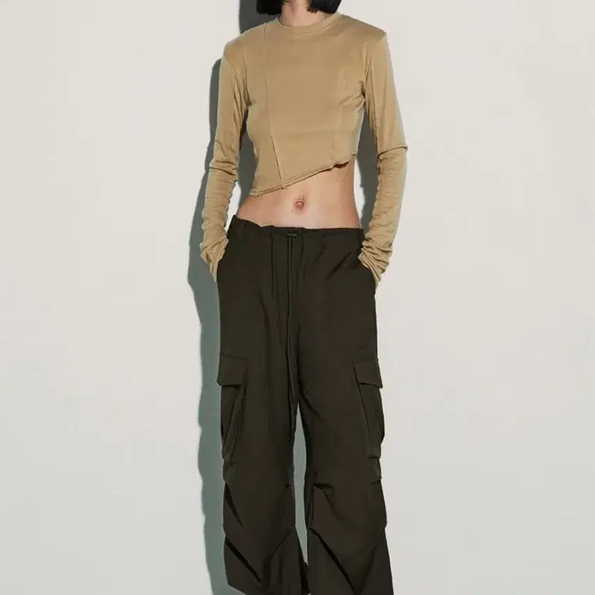 [SOLD OUT] 커렌트 크롭 롱슬리브 티셔츠 (새상품)
