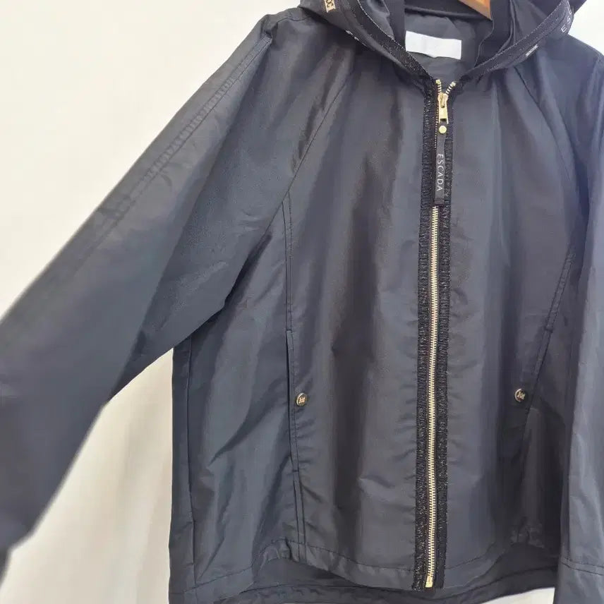[SOLD OUT] 에스까다 26SS  블랙 후드 바람막이 L