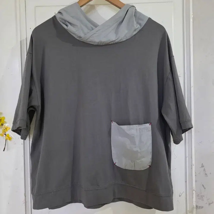 [SOLD OUT] 여름  고급스러운  후드 티 셔츠   새상품  가슴단면