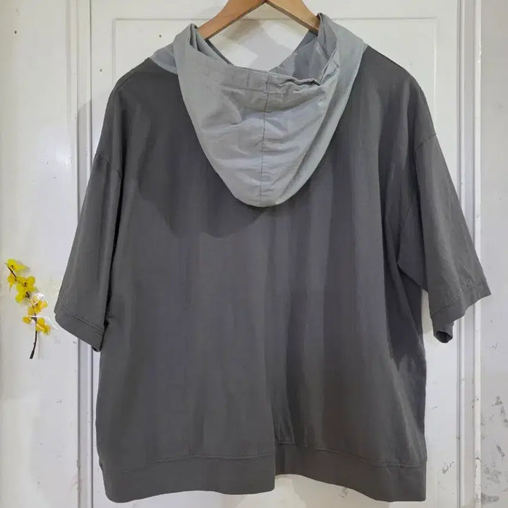 [SOLD OUT] 여름  고급스러운  후드 티 셔츠   새상품  가슴단면