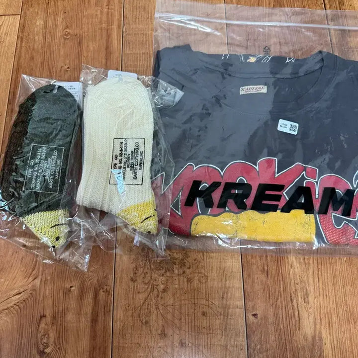[BUNJANG] Capital Kookies Tank Top &amp; Socks Bundle / 캐피탈 쿠키 kookies 나시 ,양말 일괄