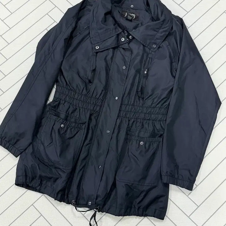 [BUNJANG] J.M. Black Lightweight Spring Windbreaker Jacket / j.m. 블랙 얇고 예쁜 여자85 봄 바람막이