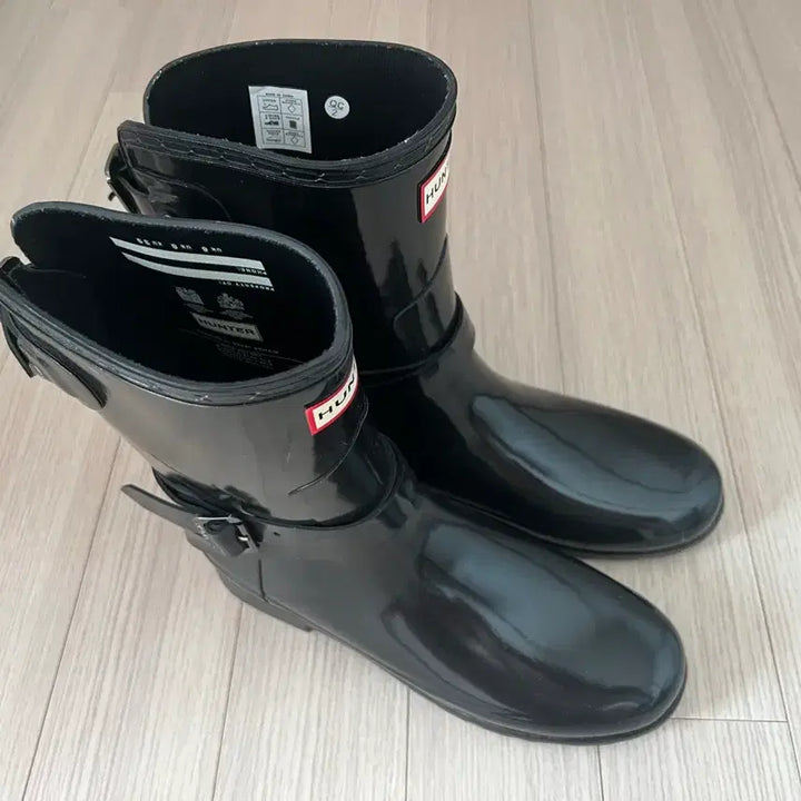 [SOLD OUT] 헌터 리파인드 슬림핏 어드저스터블 글로스 레인부츠 US8(250)