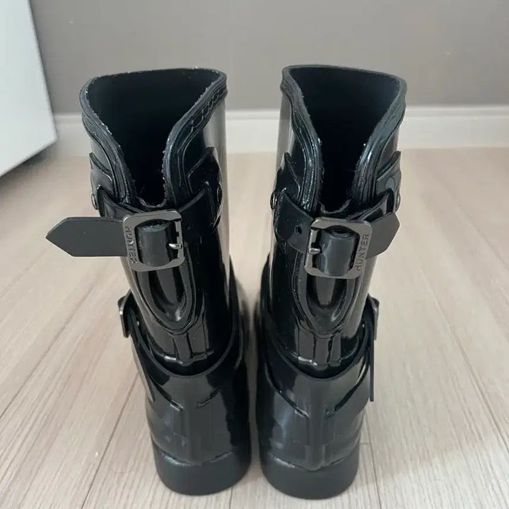 [BUNJANG] Hunter Refined Slimfit Adjustable Gloss Rain Boots US8 (250) / 헌터 리파인드 슬림핏 어드저스터블 글로스 레인부츠 US8(250)