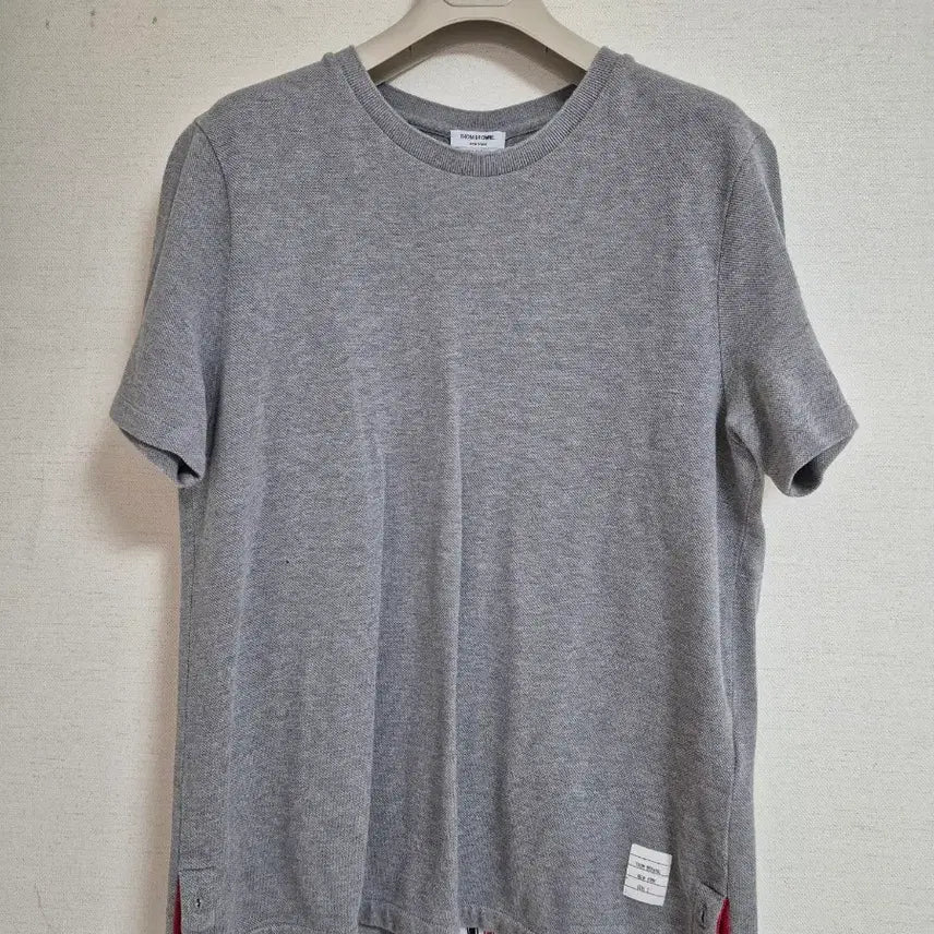 [BUNJANG] Thom Browne Three-Stripe Tab Short-Sleeve T-Shirt Grey / 톰브라운 삼선 탭 반팔 티셔츠 그레이 (정품)