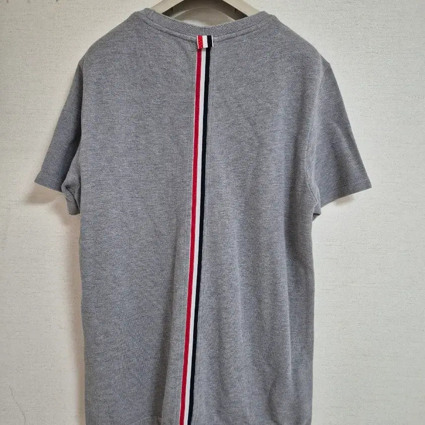 [BUNJANG] Thom Browne Three-Stripe Tab Short-Sleeve T-Shirt Grey / 톰브라운 삼선 탭 반팔 티셔츠 그레이 (정품)