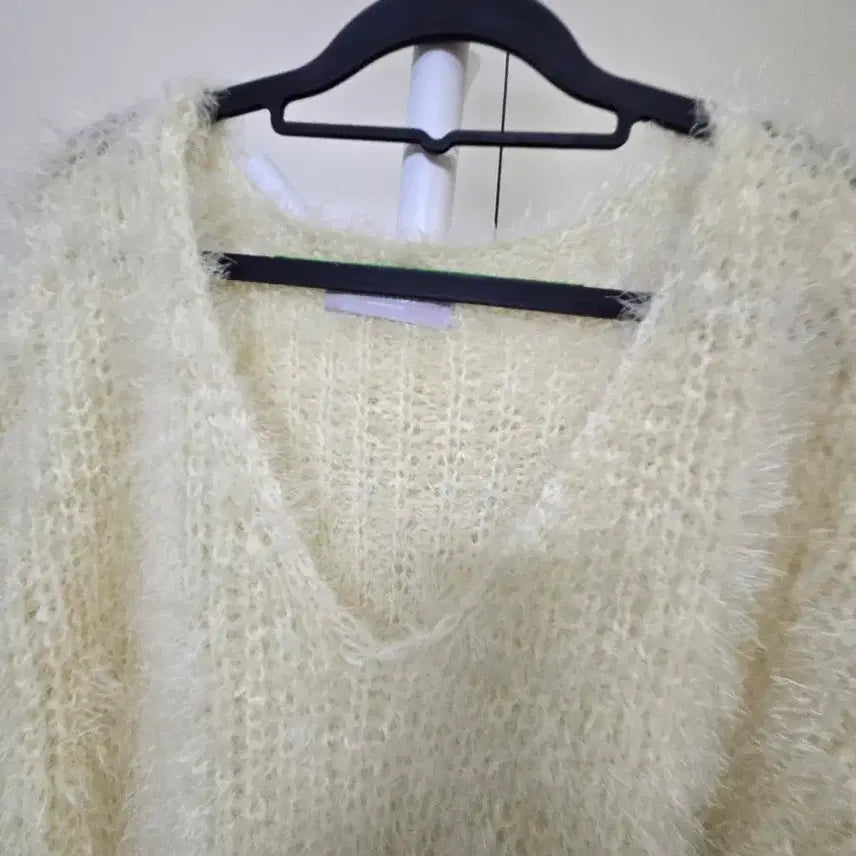 [BUNJANG] Angora V-Neck Knit Ivory / 아이보리 브이넥 앙고라 니트