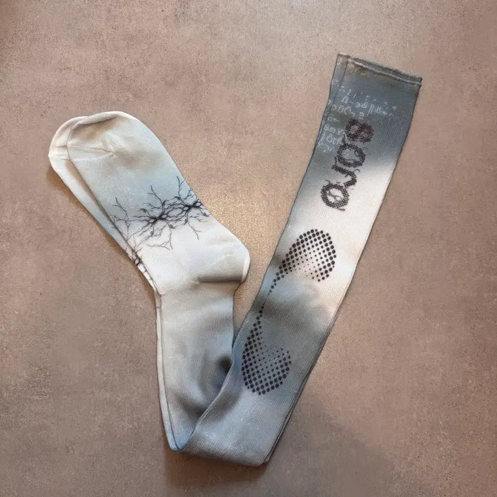 [SOLD OUT] 오호스 그래픽 프린티드 니삭스