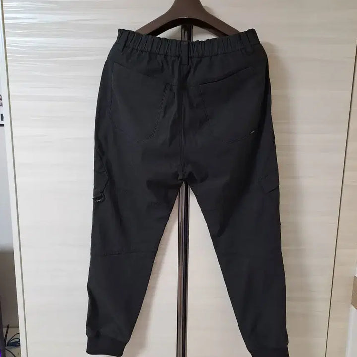 [SOLD OUT] 내셔널지오그래픽 블랙 카고 조거팬츠