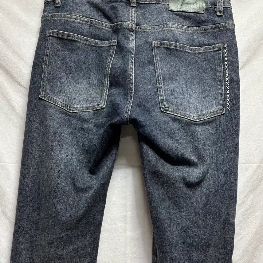 [BUNJANG] Panicale Embroidered Stitch Washed Denim Jeans / 빠니깔레 자수 스티치 스판 워시드 데님팬츠 청바지