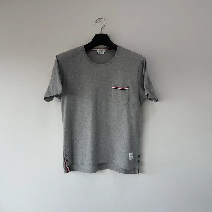[BUNJANG] Thom Browne Three Stripe Pocket T-Shirt Grey / [3]톰브라운 삼선 포켓 반팔 그레이