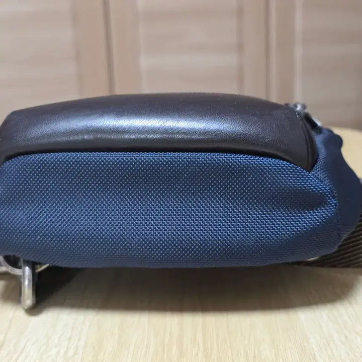 [SOLD OUT] 투미정품 슬링백