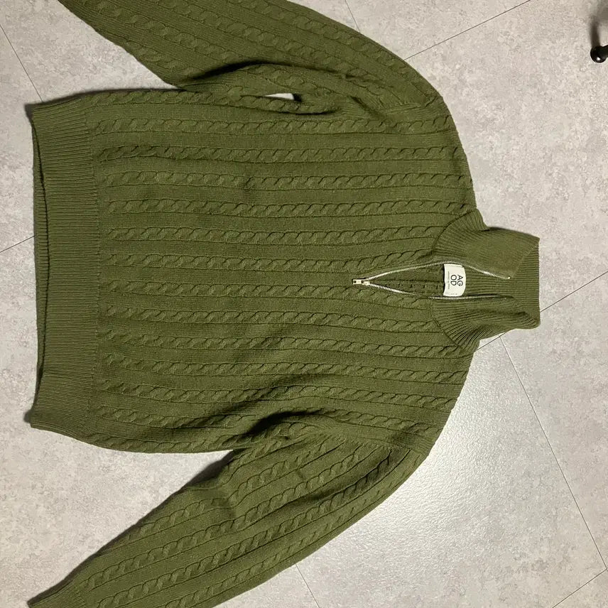 [SOLD OUT] AGOD 꽈배기 니트 M 올리브 그린