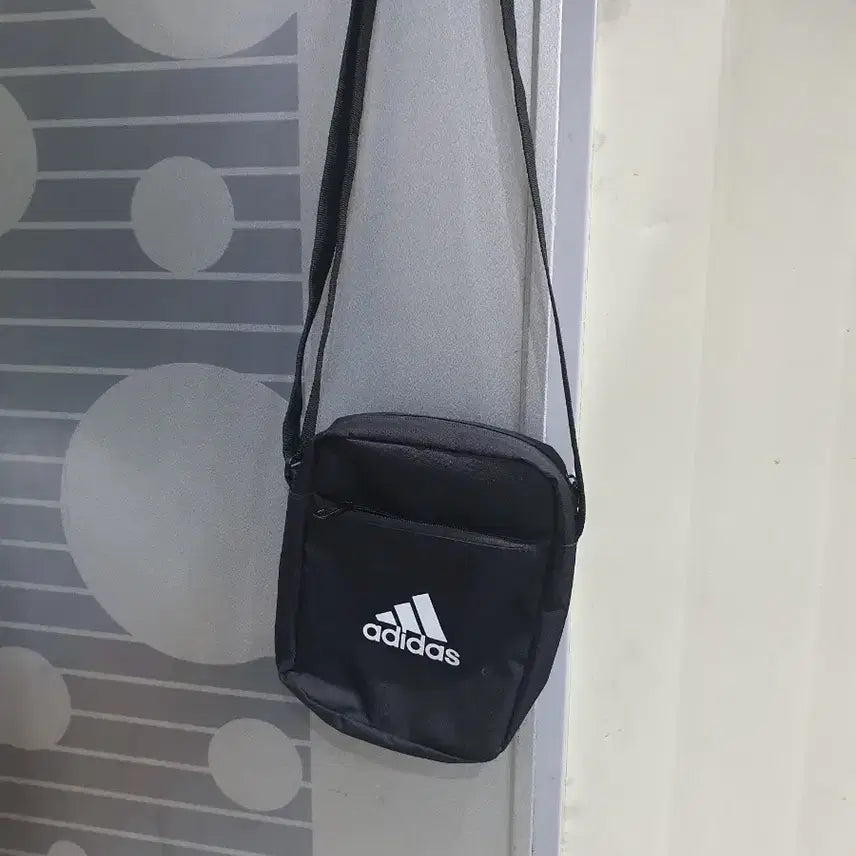 [SOLD OUT] 아디다스 블랙 미니 크로스백  공용