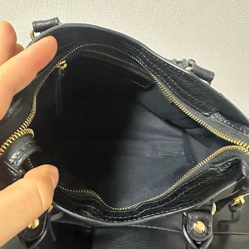 [SOLD OUT] 정품 발렌시아가 모터백 미니 토트백 (크로스끈. 거울 분실 )