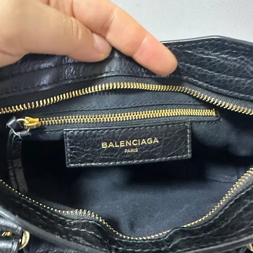 [SOLD OUT] 정품 발렌시아가 모터백 미니 토트백 (크로스끈. 거울 분실 )