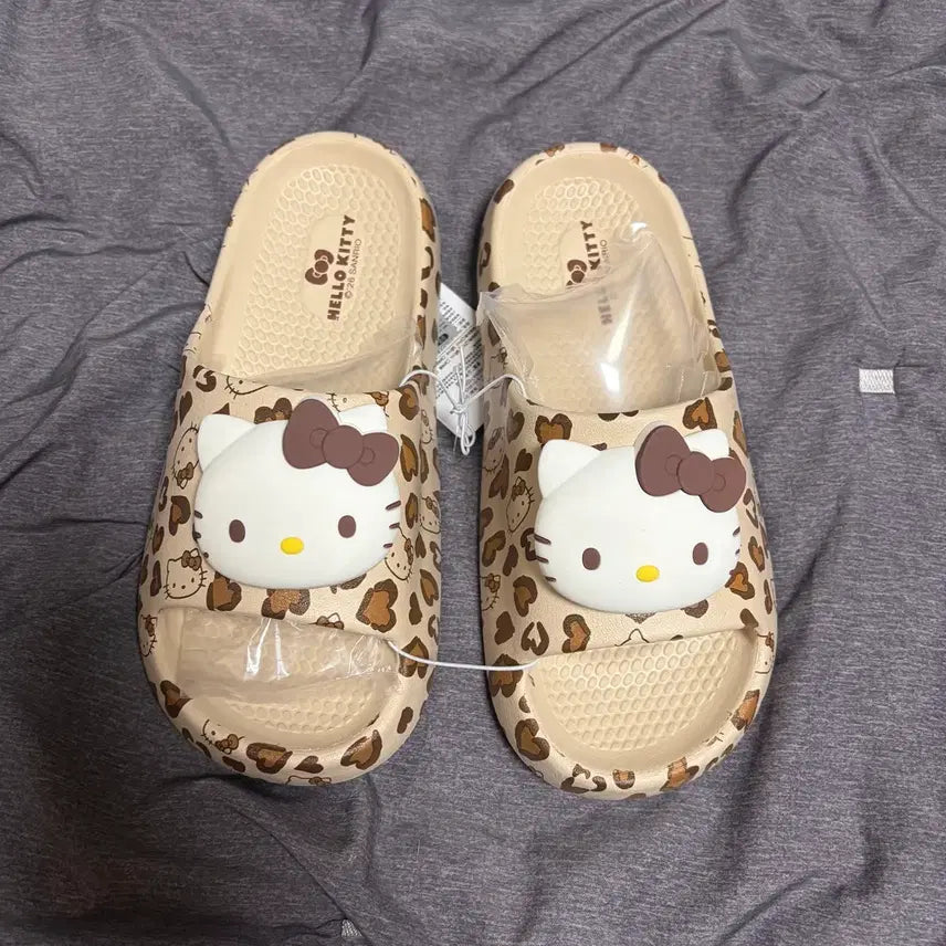 [SOLD OUT] 헬로키티 레오파드 슬리퍼 샌들