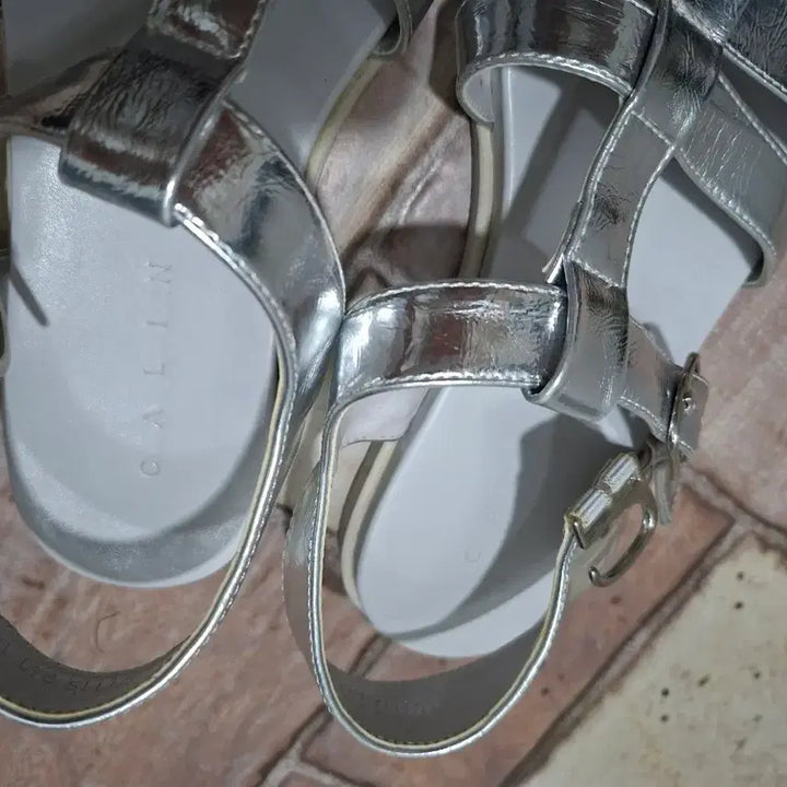 [BUNJANG] Kaelrang Silver Strap Sandals / 꺌랑 샌들