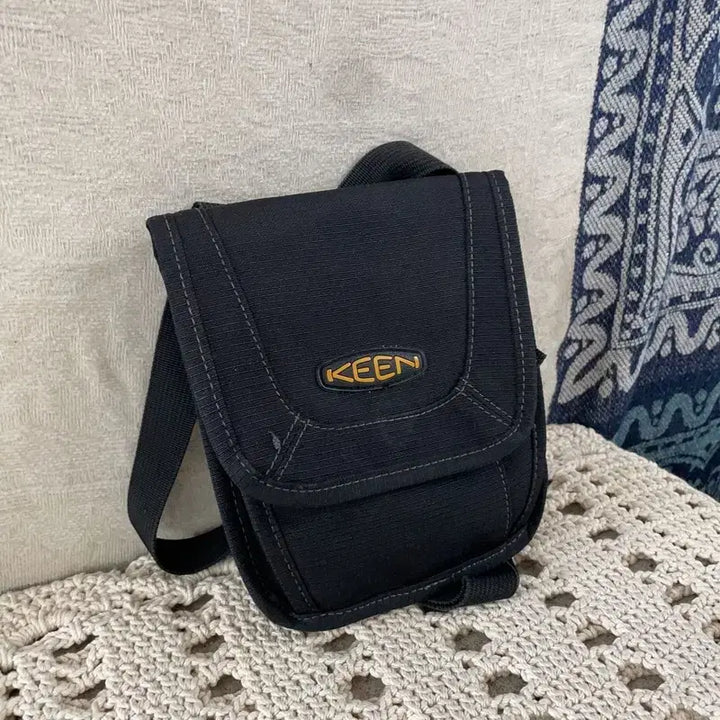 [BUNJANG] KEEN Mini Crossbody Bag / [F] 킨 KEEN 블랙 미니 크로스백 가방