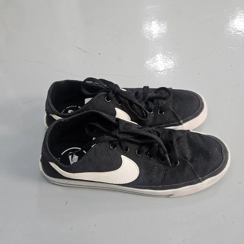 [BUNJANG] Nike Code Legacy Sneakers / 240 나이키 코드 레거시 스니커즈 0415Y
