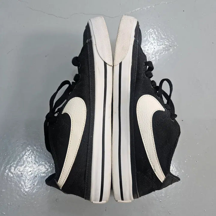 [BUNJANG] Nike Code Legacy Sneakers / 240 나이키 코드 레거시 스니커즈 0415Y