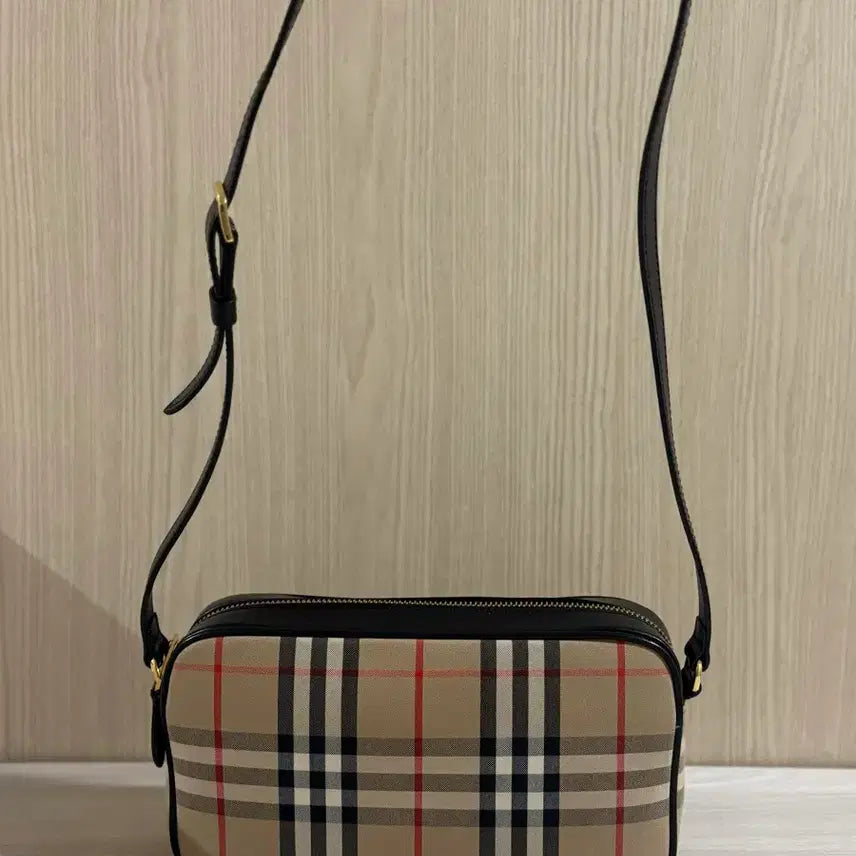 [SOLD OUT] [정품] 버버리 가방 체크 카메라백 크로스백