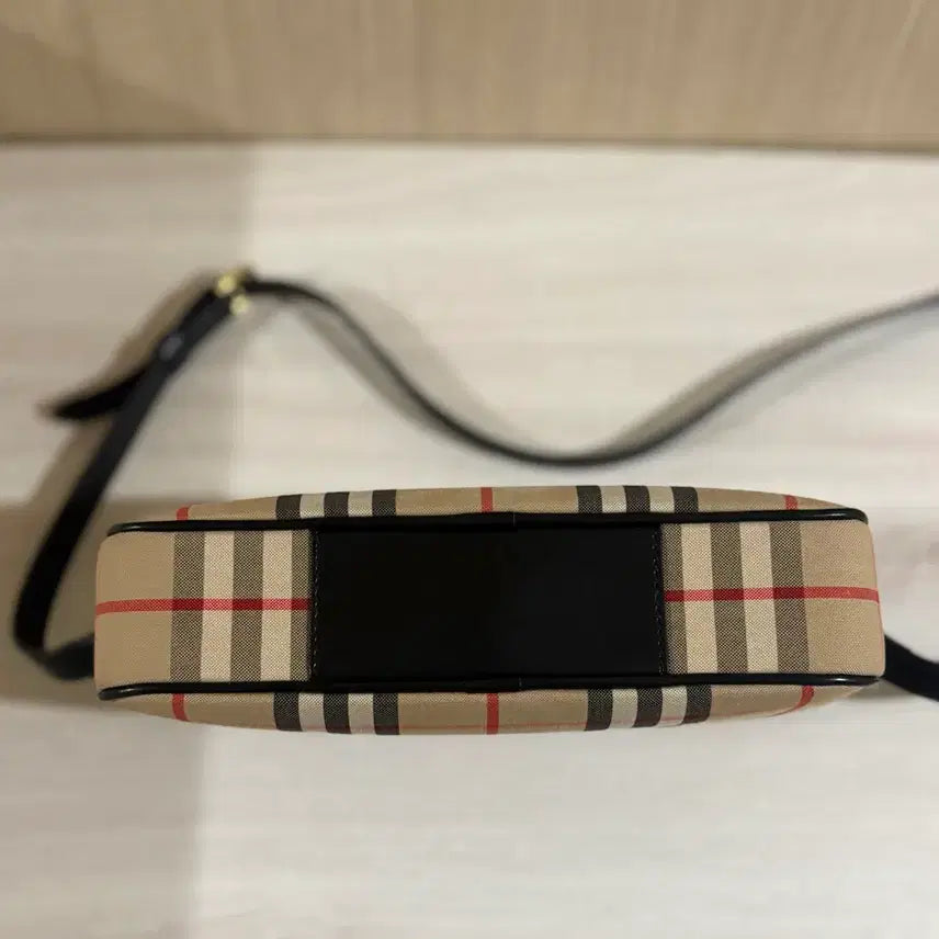 [SOLD OUT] [정품] 버버리 가방 체크 카메라백 크로스백