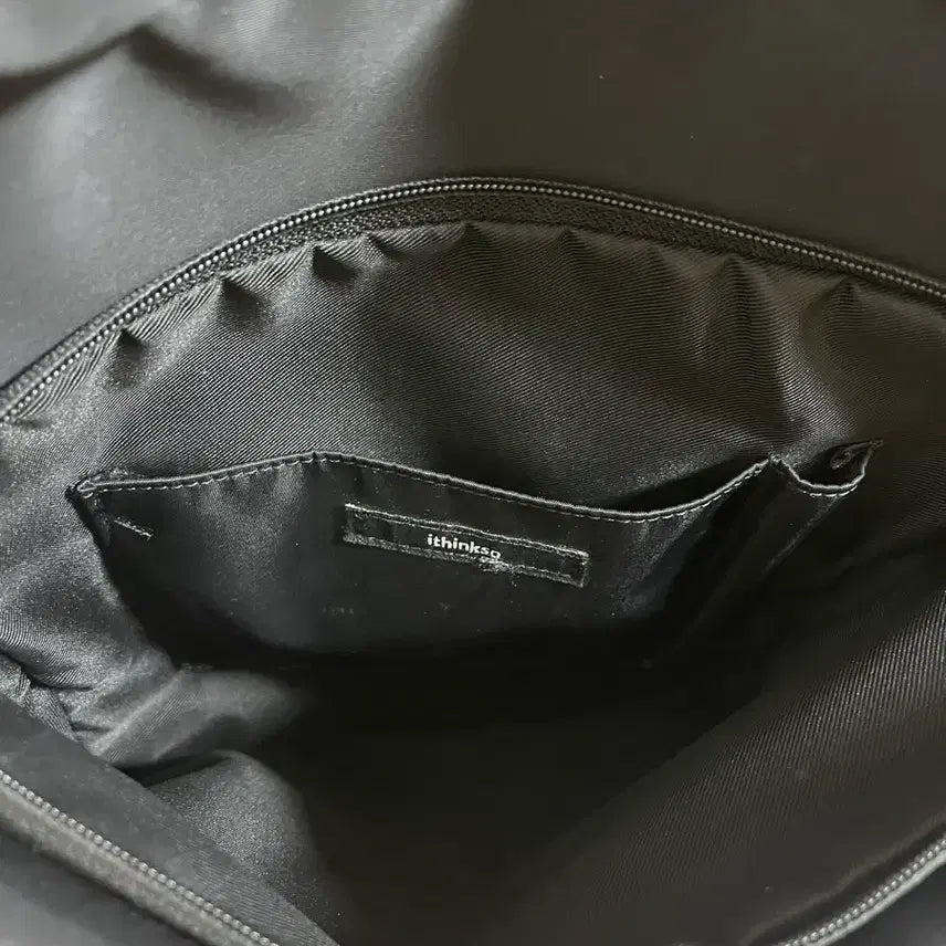[SOLD OUT] 아이띵소 직장인 블랙 백팩