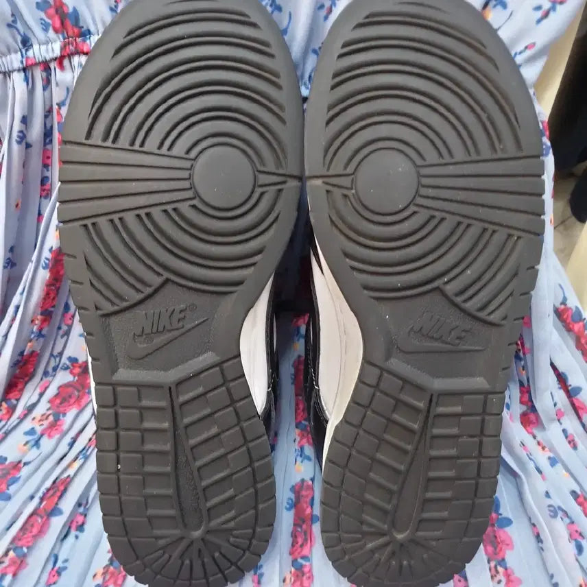 [BUNJANG] Nike Dunk Low Black/White Sneakers / 나이키 덩크 로우 블랙/화이트 260mm