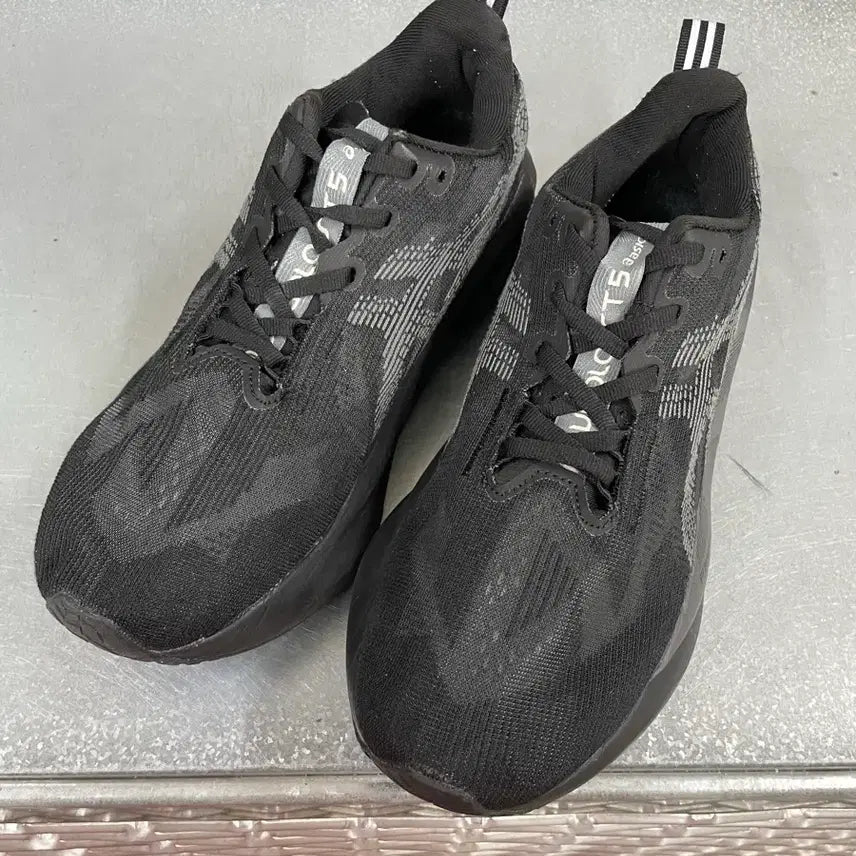 [SOLD OUT] 아식스 노바블라스트 5 블랙 255 (gr-4491)